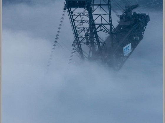 Bagger 281 im Nebel - Tagebau Inden