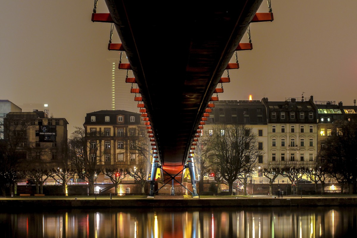 Holbeinsteg Frankfurt-Main von unten